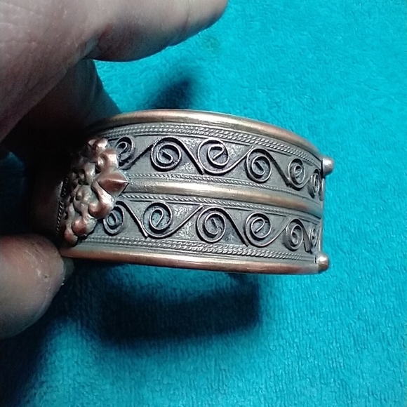 Elegant Silver Copper and Black Stone Cuff Bracelet - Picture 5 of 8